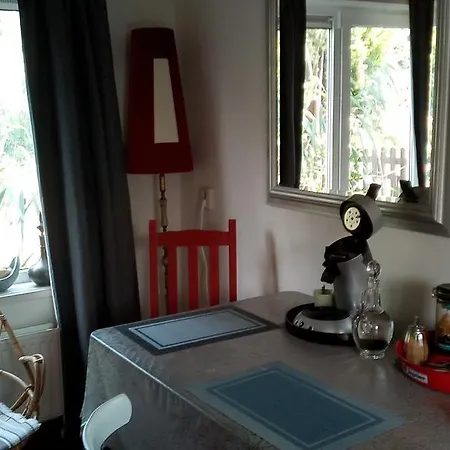 לינה וארוחת בוקר Houseboat Gezina